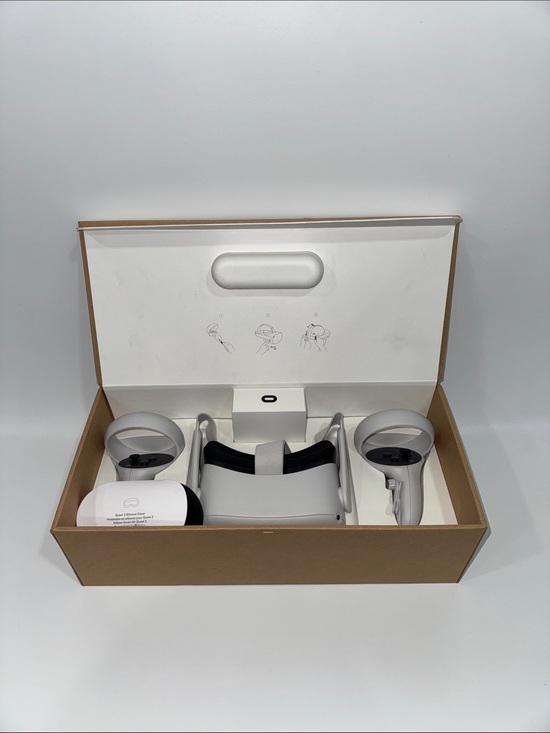 Other - New Oculus Quest 2 128 GB VR Headset with Touch Controllers - White